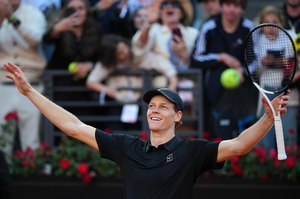斯特林引领足球生涯高光与竞技价值解析